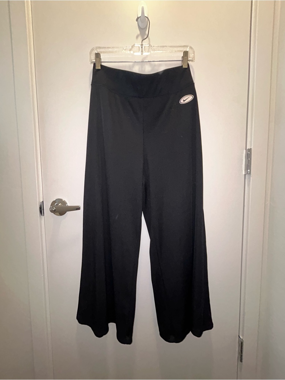 Nike Black Wide-Leg Ribbed Culotte Pants